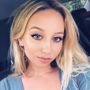 Meet your Posher, Abigail